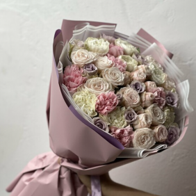 Флорист в Кемер  LOVE Букет розово-сиреневых белых роз
