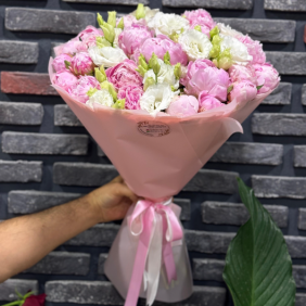  Доставка цветов в Кемер  Розовый пион и белая эустома любит