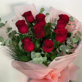 Kemer Florist Strauß aus 9 roten Rosen