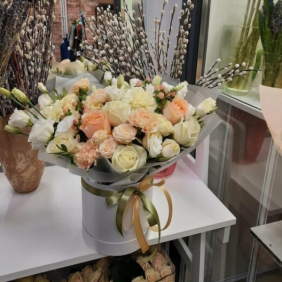 Kemer Florist Stilvolles Arrangement in Pastelltönen in der Box