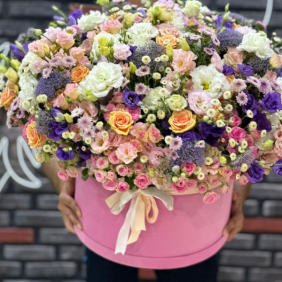  Kemer Blumenlieferung Große XXL-Box-Arrangement-Rosen-Lisyanthus-Chrysanthemen-Sprührose